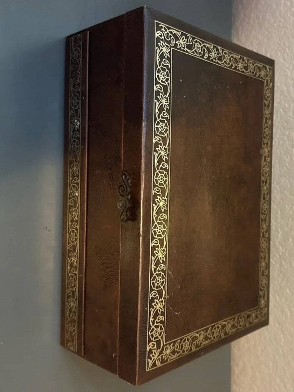 Vintage Brown Jewelry Organizer with Gold Velvet Lining - Picture 3 of 5